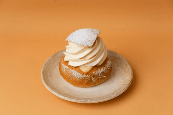 caterbee/cf/cafecrema/dishes/medium/Vanilj%20semla.webp