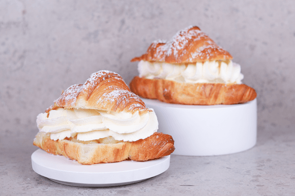 caterbee/cf/thelins/dishes/medium/croissantsemla.jpg